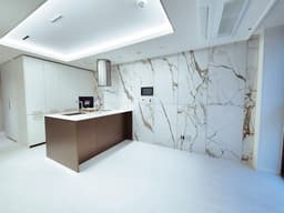 New 신축, 남부터미널역 도보 5분 이내. 2BR, 1BA.