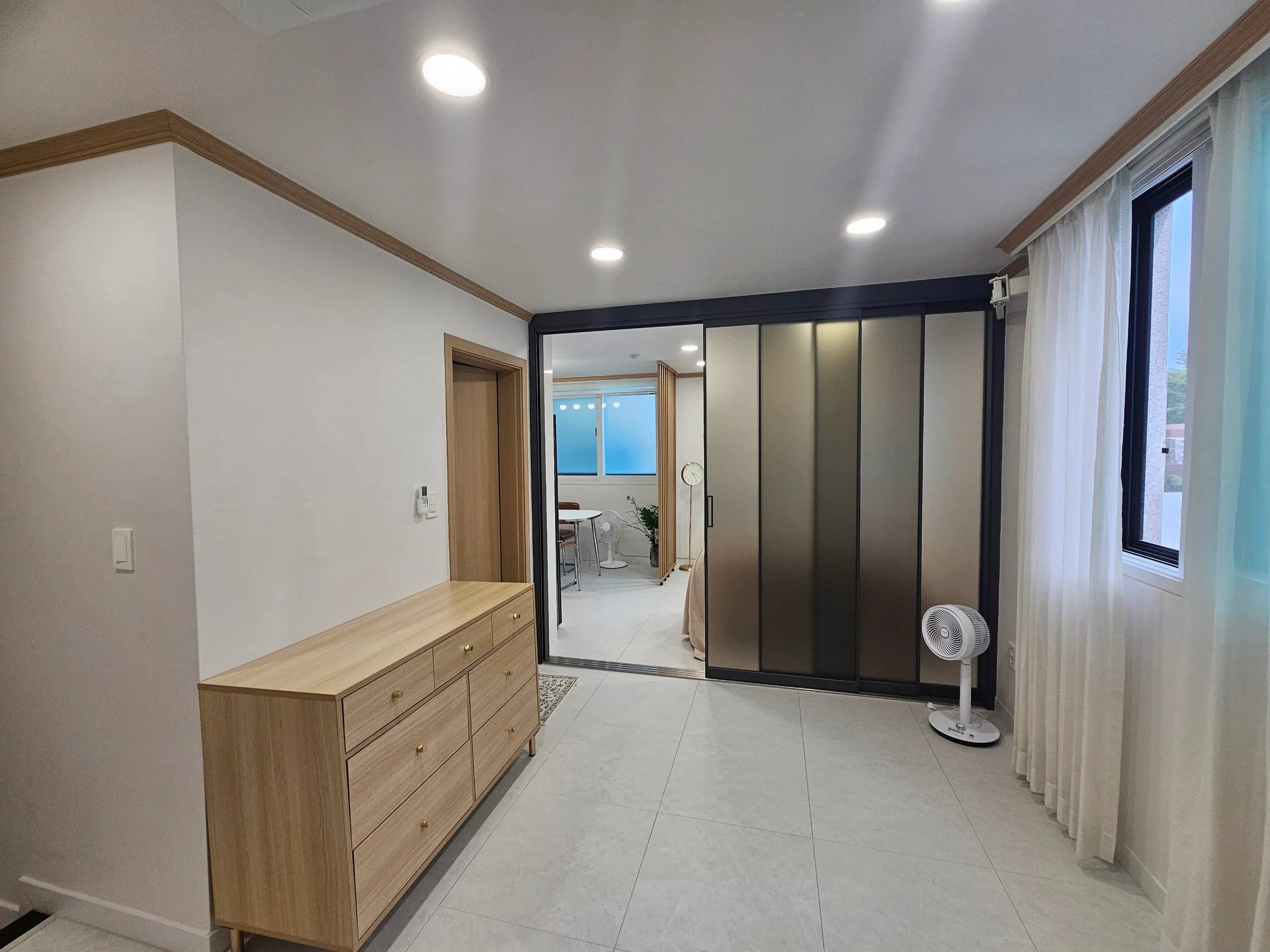 낮은 보증금, 2BR, 1BA, 리모델링, 양재역 1분 거리, 입주 7월 14일이후 사진 1