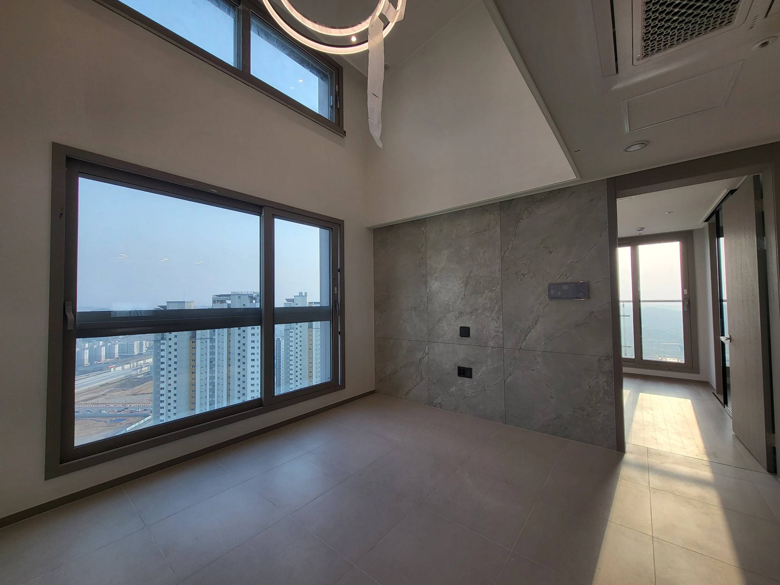 동탄역 주변, 신축, 펜트하우스, 2BR+Loft, 2BA, 휘트니스, 스크린골프, NO ARC, 사업자 사진 2