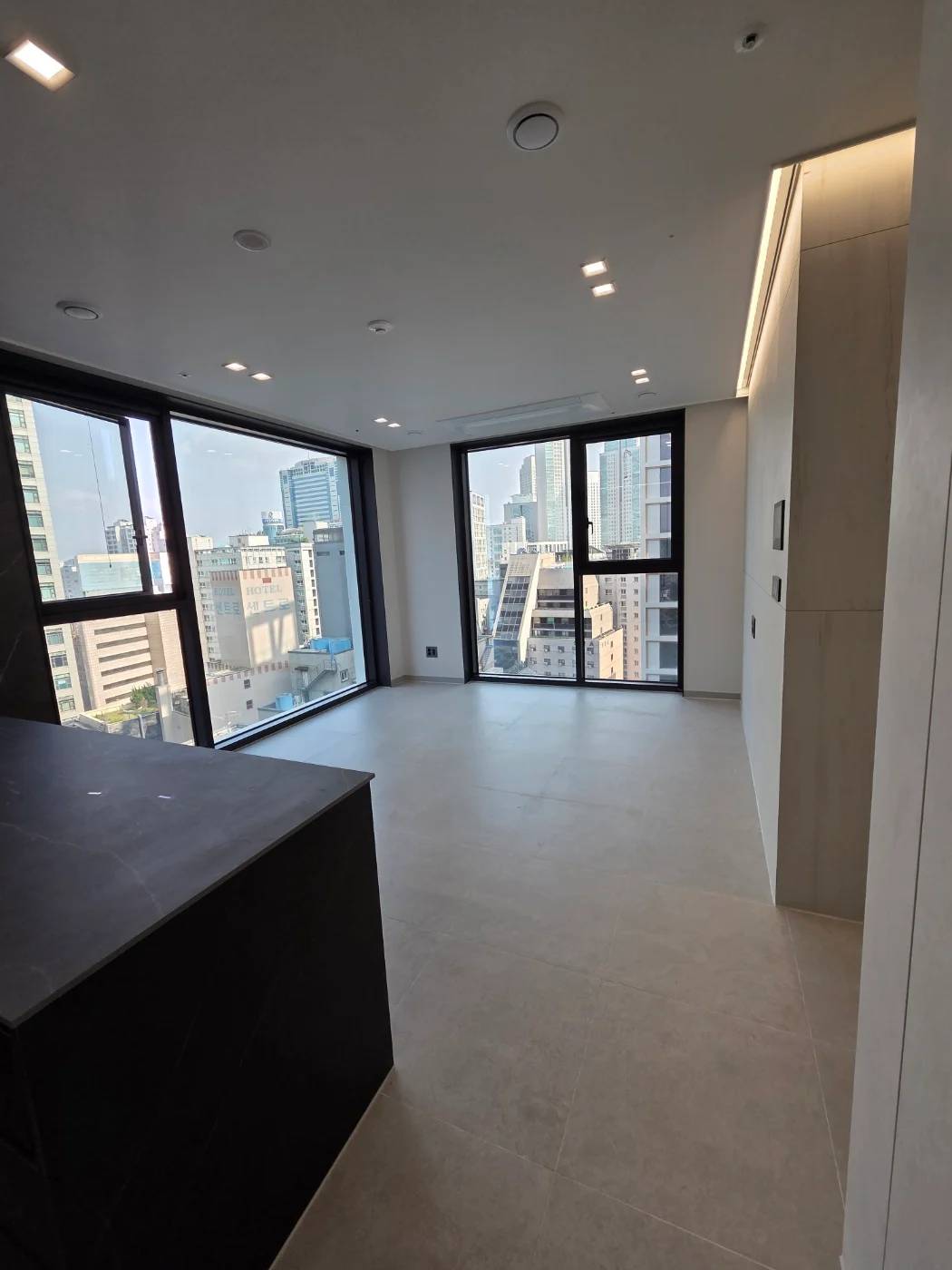 신축, 남부터미널역 도보 5분, 2BR, 1BA, Fitness, Pool 사진 2