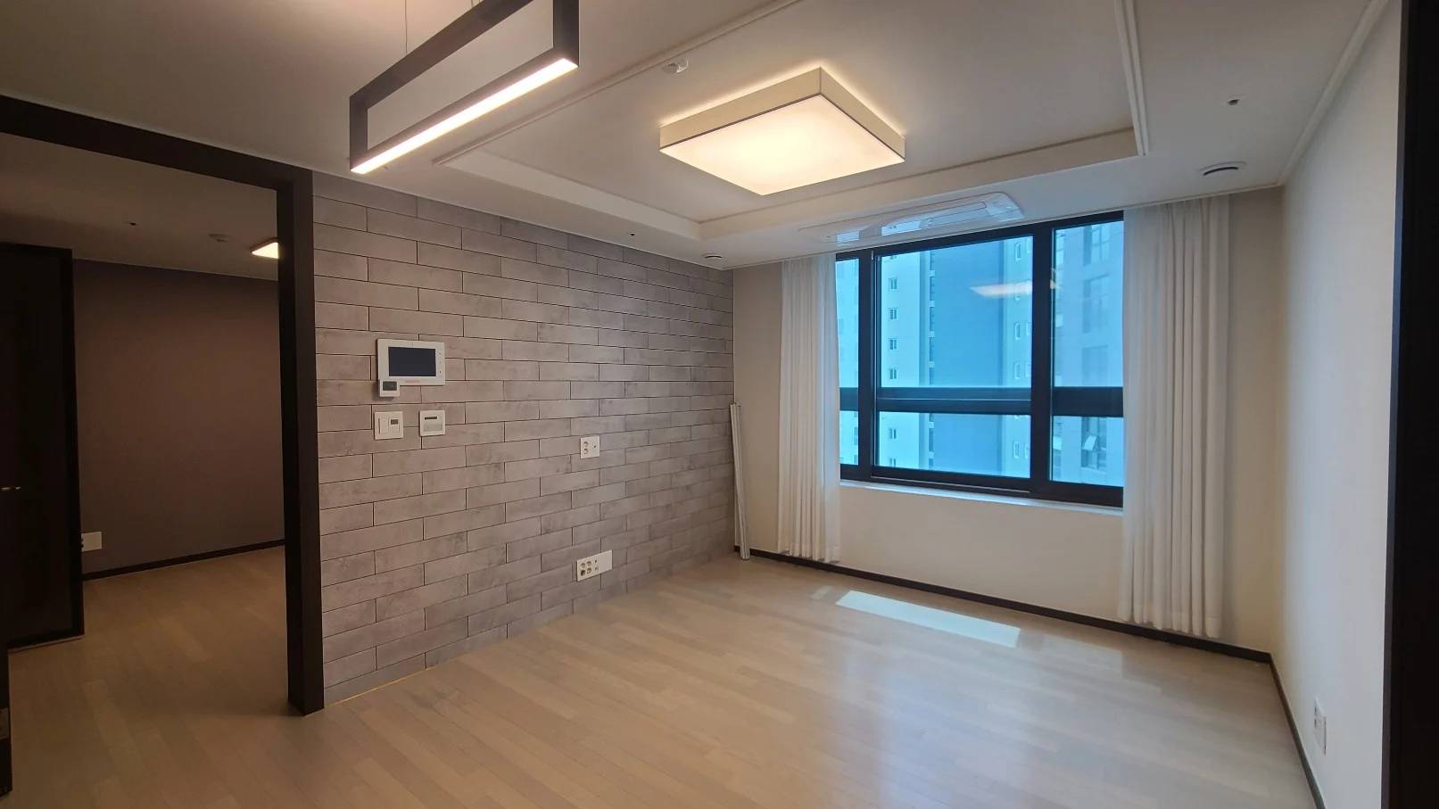 2BR, 1BA, 신축, 사업자계약, NO ARC 사진 2