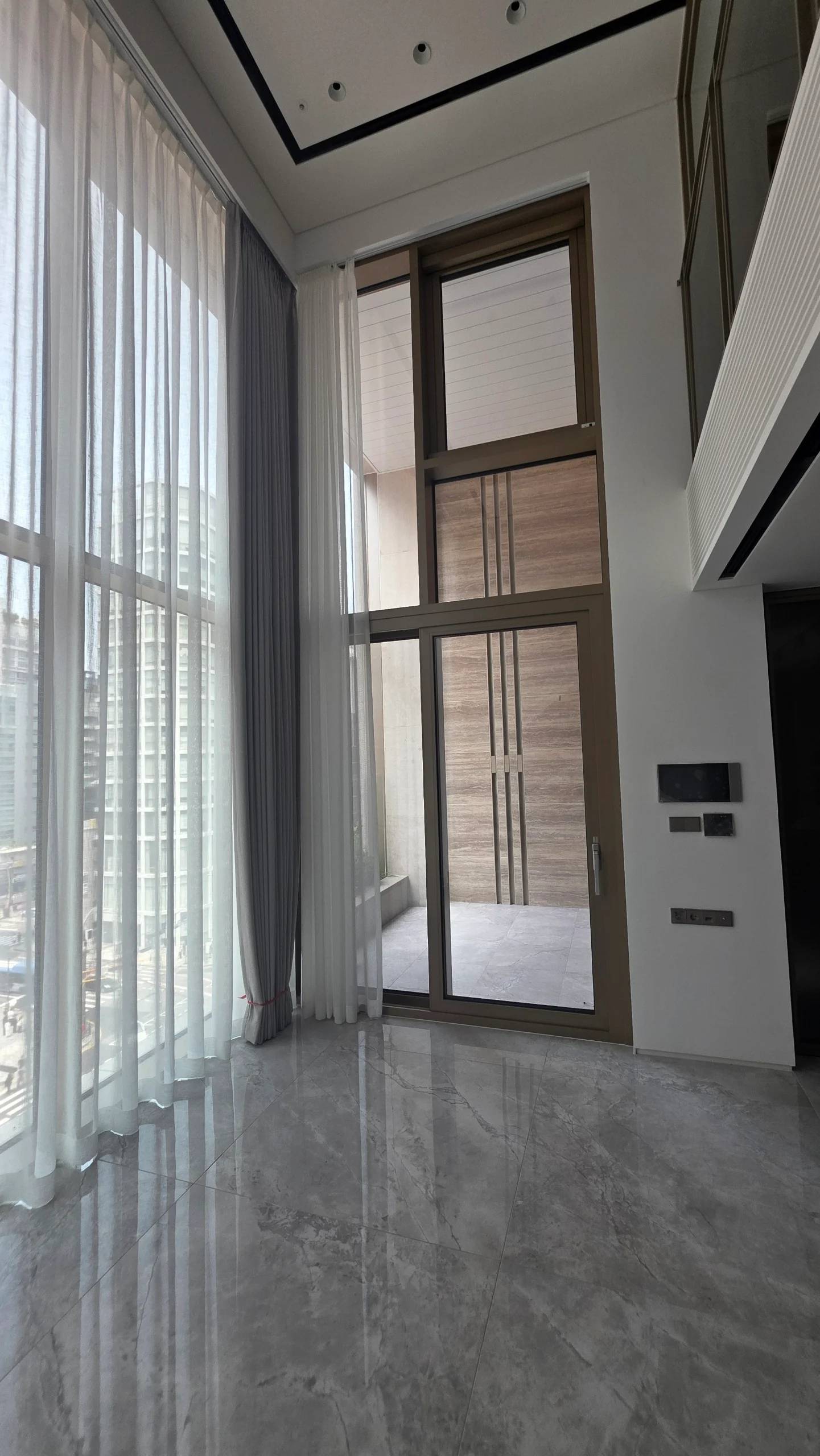 신축, 최고급, 복층(2층 구조), 사업자, 다양한 매물 보유, 강남역 5분. 사진 1