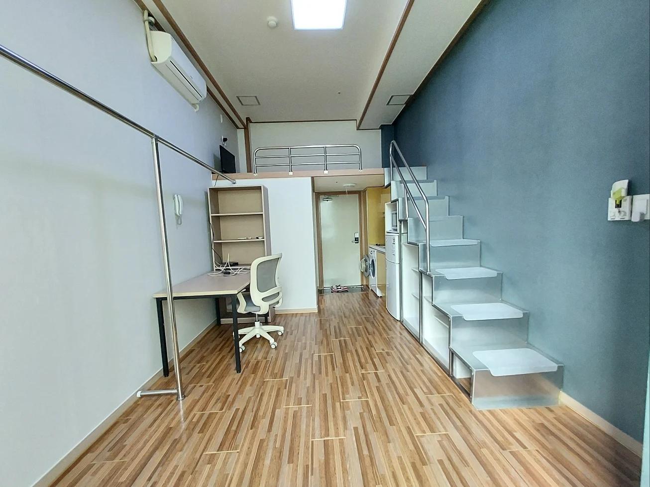 복층, 신촌역 도보 3분 거리, 8월말 입주 협의 사진 1