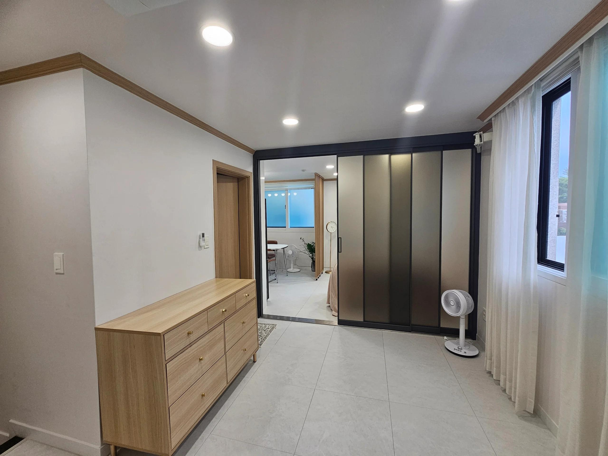 양재역 도보 1분 거리, 2BR, 1BA, 리모델링, 입주 7월 14일이후 2