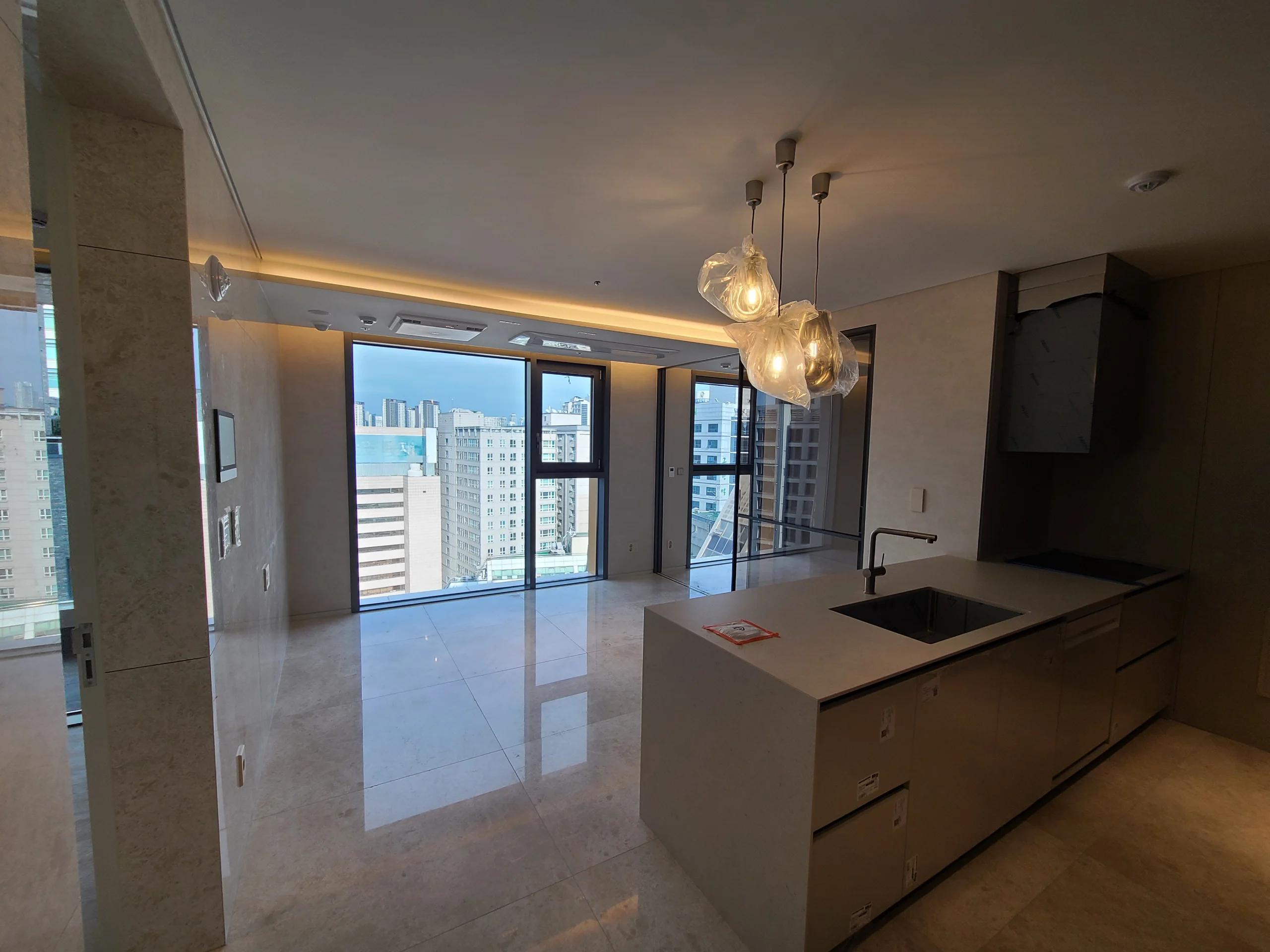 신축, 2BR, 2BA, GYM, POOL, Business, 지하철 5분 거리 사진 1