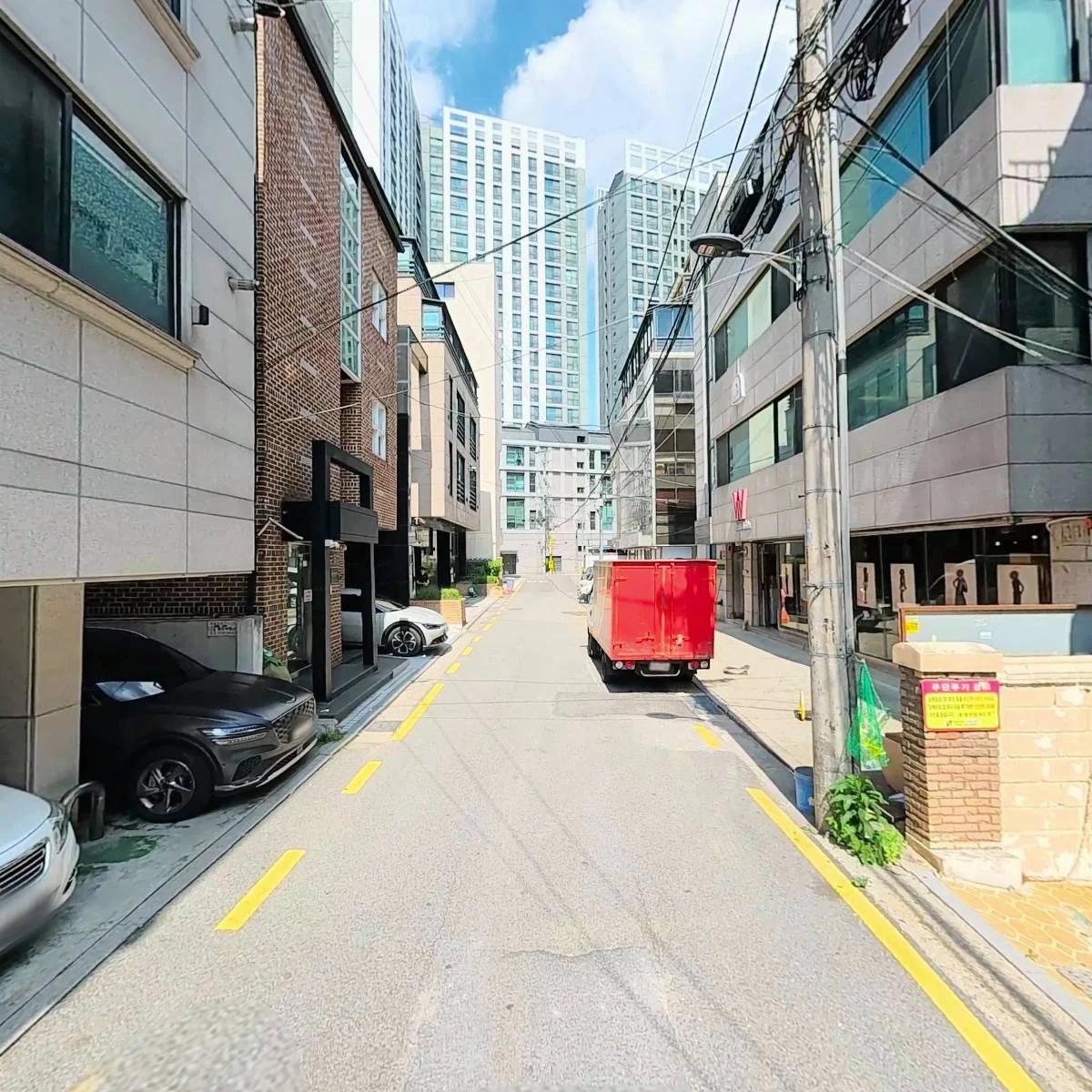 지하철 5분 거리, 풀옵션, 단기 가능, 카드결제 가능. 방3, 화2 사진 1