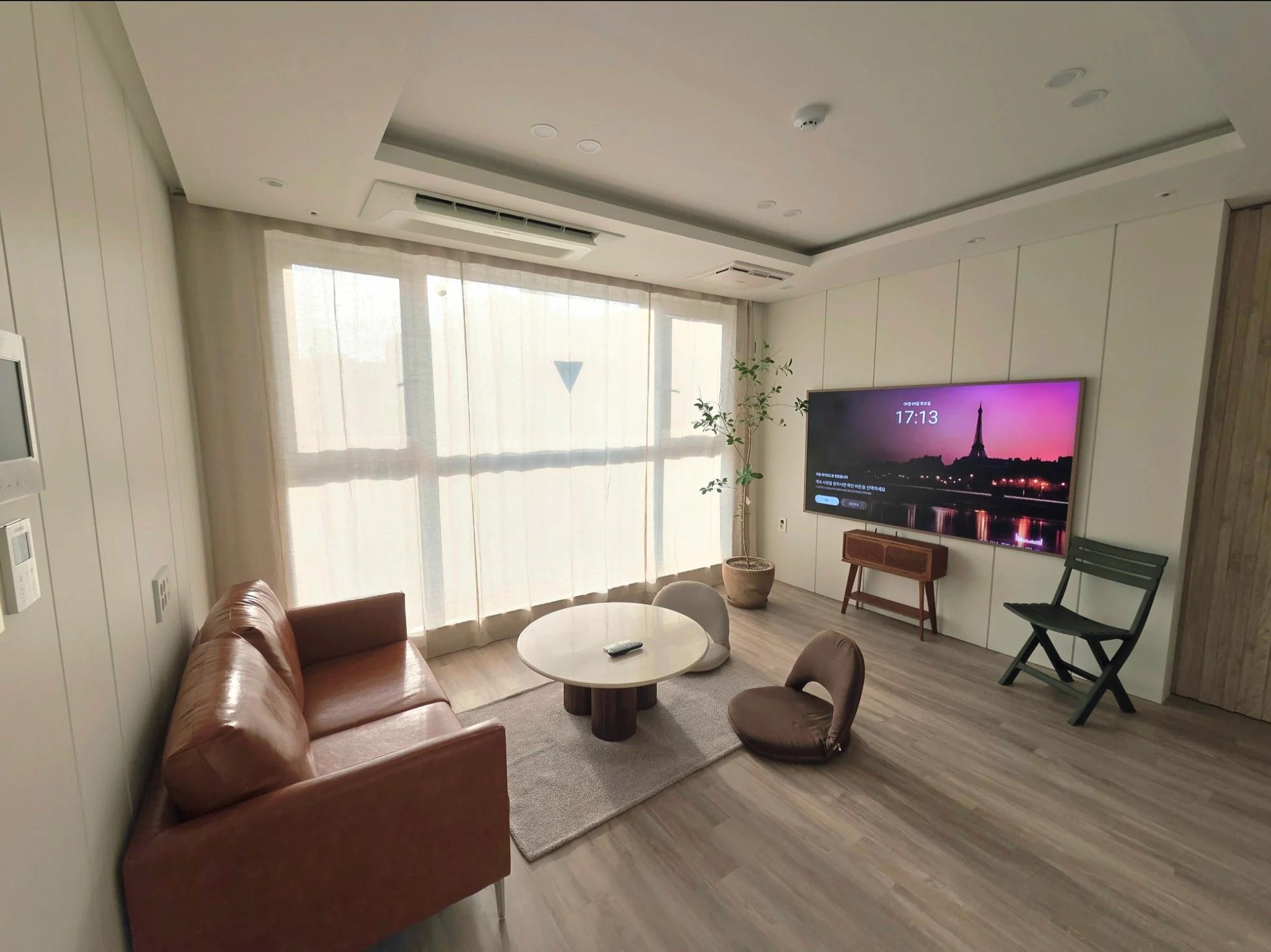 High-end, 2BR, 1BA, COEX, Fully Furnished, Available Jan, 2027, Pet friendly. 1