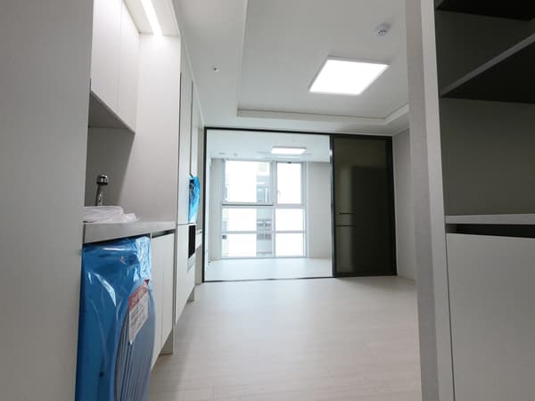 강남역, 역삼역 도보 5분 거리, 신축 5년, 입주 가능. 급매 사진 4