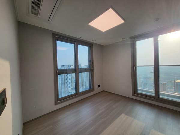 동탄역 주변, 신축, 펜트하우스, 2BR+Loft, 2BA, 휘트니스, 스크린골프, NO ARC, 사업자 사진 5