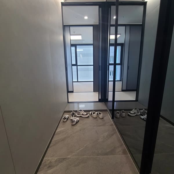 2BR, 1BA, 신축, 남부터미널역 도보 5분, Fitness, Pool 사진 3