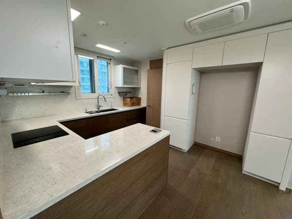 3BR, 2BA, 신축급, 커뮤니티, 지하철 도보 가능 사진 3