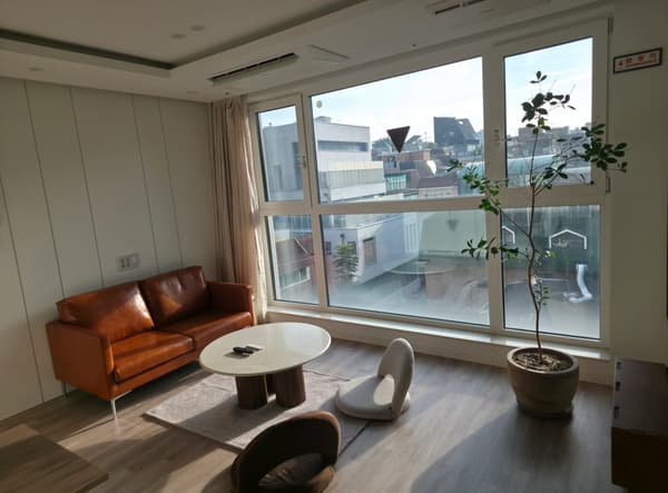 High-end, 2BR, 1BA, COEX, Fully Furnished, Available Jan, 2027, Pet friendly. photo 2